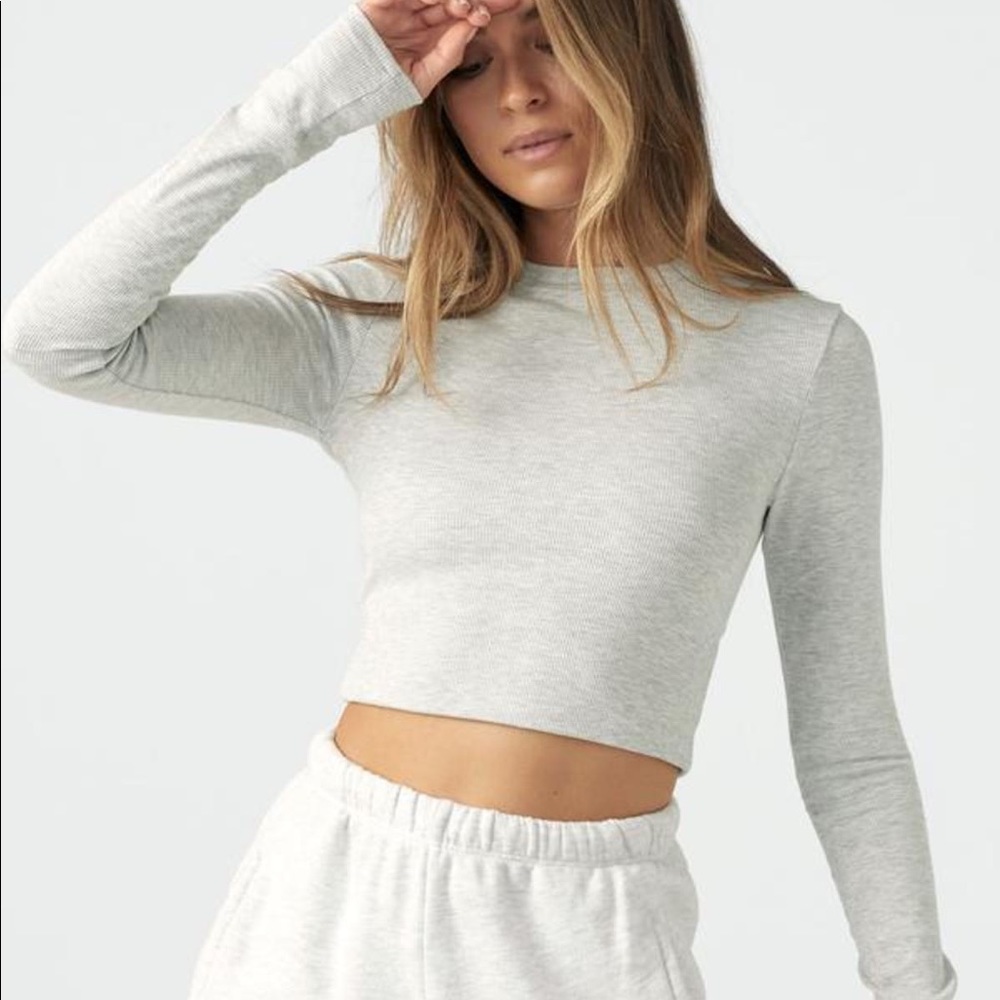 JOAH BROWN CROPPED CREW LONGSLEEVE IN PEARL GREY